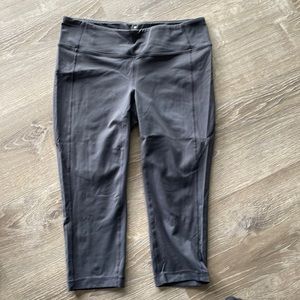 Athleta gray Capri leggings size XL